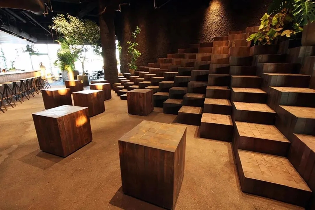 麻辣烫这个日本餐饮空间设计，带你来到热带丛林