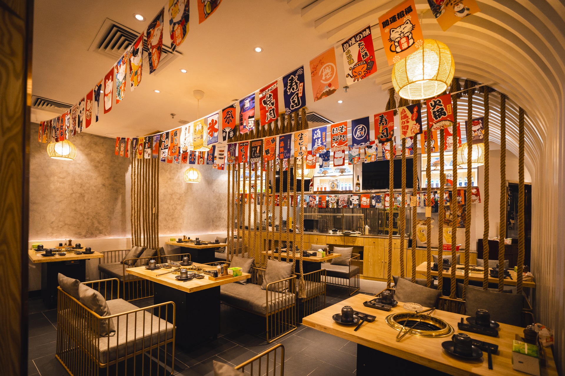 麻辣烫如何通过深圳餐饮空间设计来确定餐厅的装修风格？